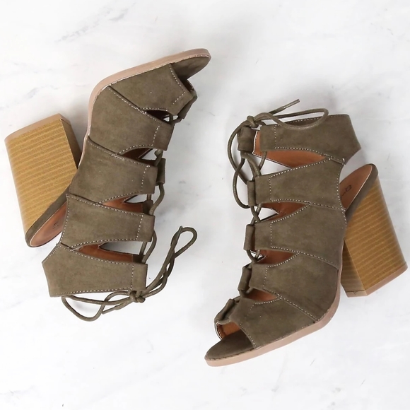 𝙇𝙖𝙨𝙩 𝙎𝙞𝙯 10🍃Gladiator Peep Toe Chunky Heel - Picture 2 of 8